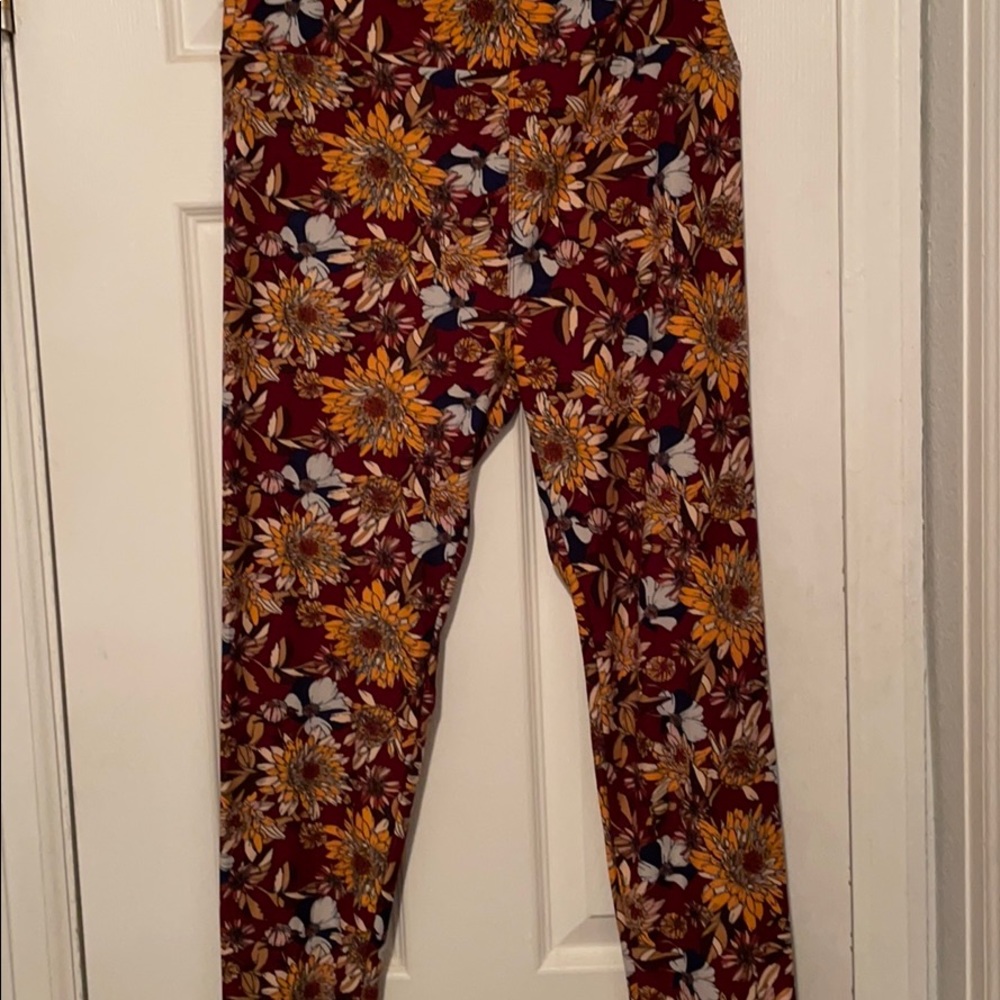LuLaRoe buttery soft leggings. Like new size:TC